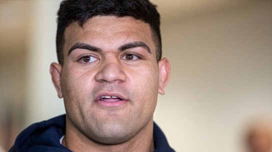 Brisbane Broncos NRL player David Fifita arrives at the Brisbane International Airport in Brisbane, Tuesday, November 12, 2019. Emerging Brisbane star David Fifita will face the wrath of the NRL's integrity unit after spending three days behind bars in Bali. (AAP Image/Glenn Hunt) NO ARCHIVING
