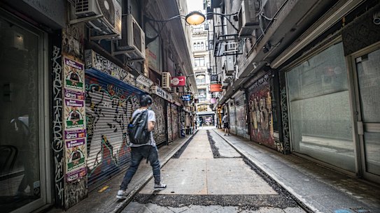 Melbourne City Council will offer shoppers free parking in an "extraordinary" attempt to lure people back to the CBD. 