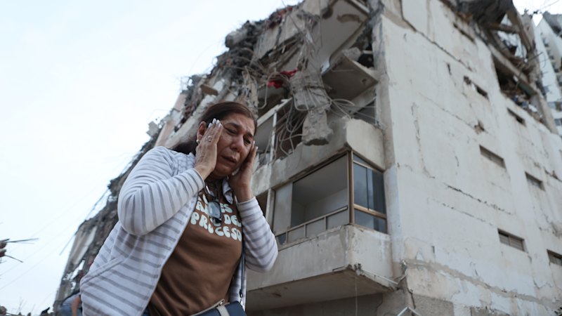 Hundreds still trapped, thousands missing as Venezuela quake toll rises