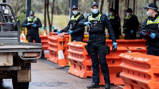 Victoria Police enforce border restrictions in Chiltern.