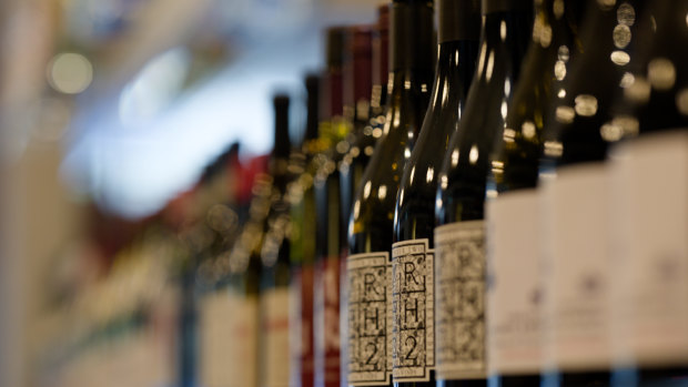 Australia joins fight to stop introduction of cancer-risk wine labels