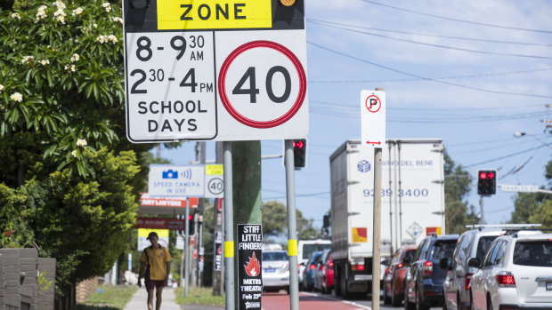 Rain gauges, school zone signs: The tech still using soon-to-be-dismantled 3G