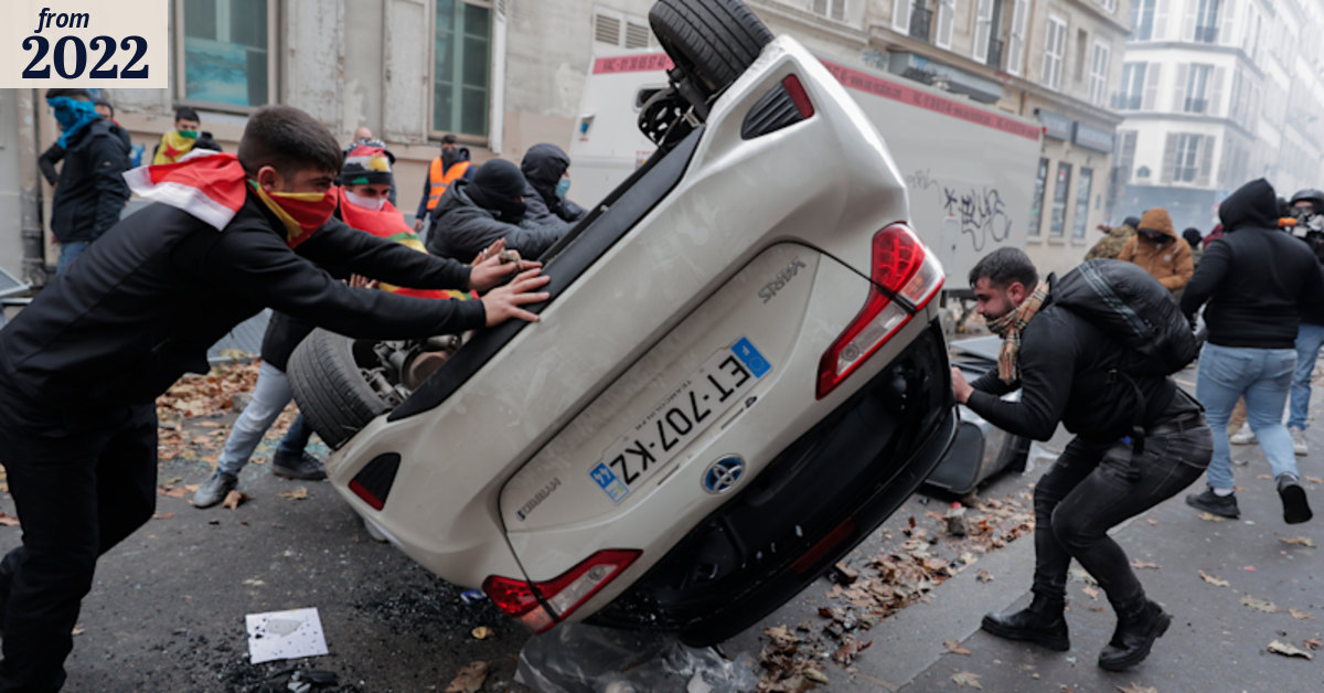 Paris protests over Kurdish deaths turn violent