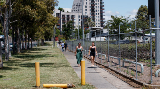 Property developer Meriton wants to build hundreds of apartments on the old Suttons car dealership site in Zetland.