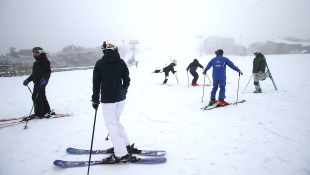 Mount Buller ski lifts close, Victorian ski resorts shut to visitors