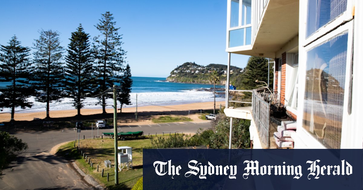 Whale Beach residents rally against new restaurant proposal at Whale Beach Deli site - Vimarsana News