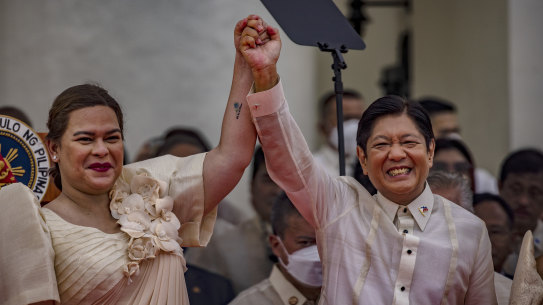 Philippines President Ferdinand Marcos jnr poses with new Vice President Sara Duterte after his swearing-in ceremony.