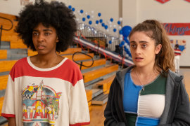 Josie (EAyo debiri) and PJ (Rachel Sennott) are high school nobodies who start a fight club in an attempt to meet hot cheerleaders.