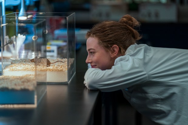 Lili Reinhart as Olive in The Love Hypothesis.