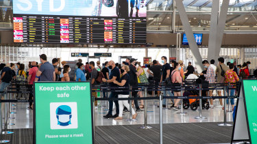 Super fund investors raised their bid for Sydney Airport by 20c a share.