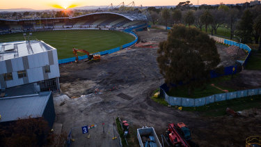 Thousands of construction workers returned to Victorian sites on Tuesday morning after a two-week industry shutdown. 