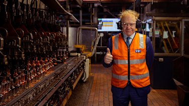 Visy executive chairman Anthony Pratt called on governments to harmonise rules for container deposit schemes.