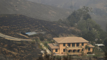 A Malibu mansion that somehow escaped being razed by the wildfire.