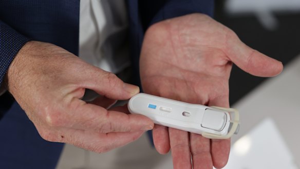 The Lumos Diagnostics FebriDx tool works to distinguish between viral and bacterial infections. 