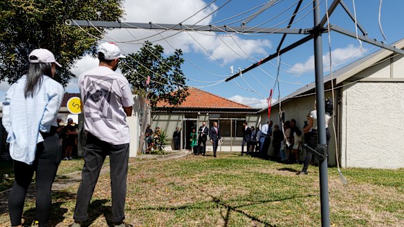 Sydney home buyers purchased with a median deposit of $158,000 last quarter, new figures show.