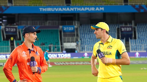 Netherlands captain Scott Edwards with Australia’s Pat Cummins before 
a rain-shortened practice match at Thiruvananthapuram last month..