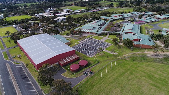 The college's senior campus at Drysdale opened in 1996. It had been previously been used as farmland.