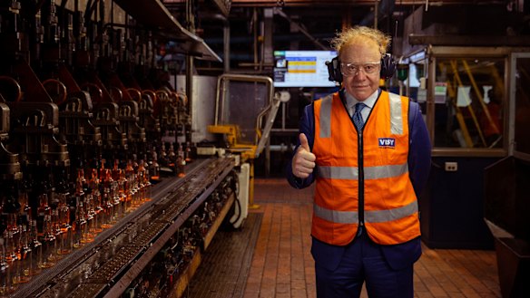 Visy executive chairman Anthony Pratt called on governments to harmonise rules for container deposit schemes.