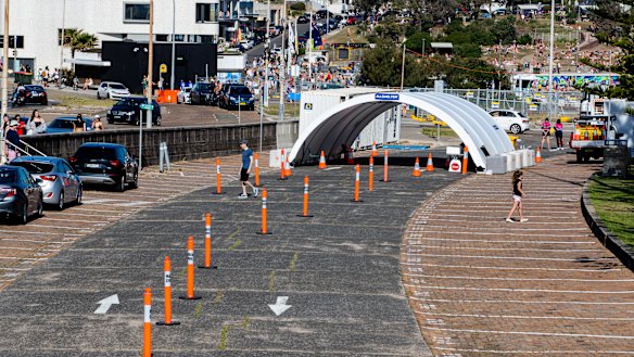 The testing clinic at Bondi Beach was empty on Monday afternoon, despite the crowds at the beach.