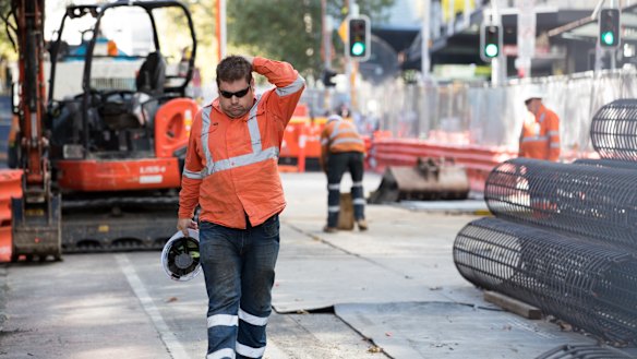 The government has little idea when Acciona will complete the light rail line.