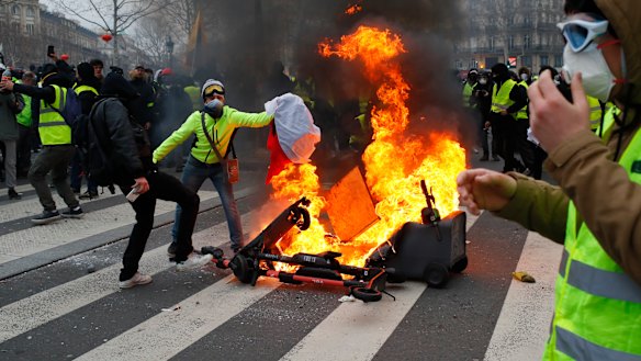Demonstrators set a fire on the Place de la Republique after a yellow vest protest