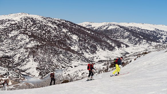 Skiing and snowboarding in the Australian alpine backcountry, the Snowy Mountains main range.