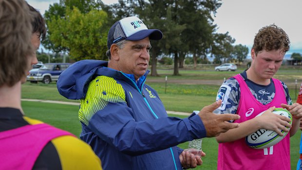 Glen Ella speaking to rugby players in Bathurst.