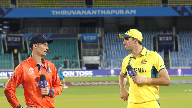 Netherlands captain Scott Edwards with Australia’s Pat Cummins before 
a rain-shortened practice match at Thiruvananthapuram last month..