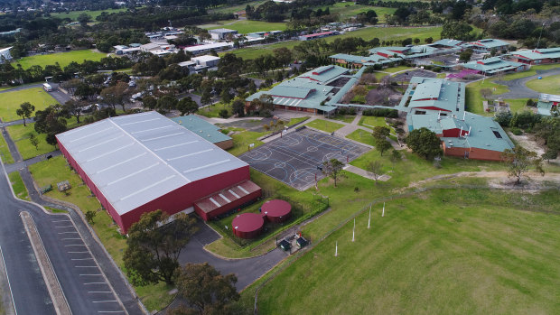 The college's senior campus at Drysdale opened in 1996. It had been previously been used as farmland.