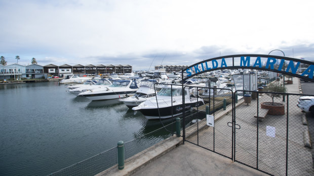 Councillors have changes to a redevelopment of St Kilda Marina including an artificial beach and a helipad. 