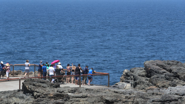 A man has died after being pulled from the water at Kiama Blowhole on Monday. 