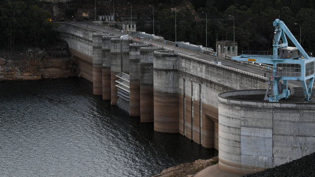The NSW government's plan to raise the height of Warragamba Dam by 14 metres has generated concern at a World Heritage Committee meeting in Azerbaijan. 