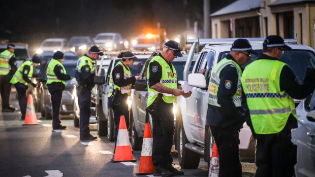 Police stop and question drivers at a NSW-Victoria border checkpoint in Albury.