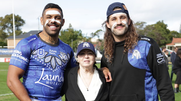Josh Addo-Carr (left) and Josh Curran with Pam Brandy-Hall, designer of the Bulldogs Indigenous Round jersey.