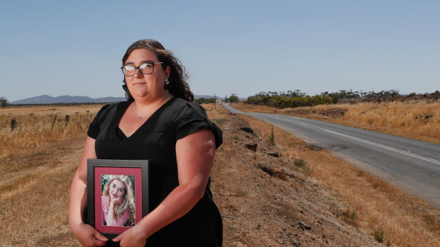 Melinda Dine's mother was killed in a crash near Stawell. Ms Dine now volunteers with a service that helps victims of road trauma.
