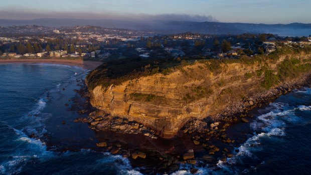 Smoke over Sydney's northern beaches from hazard reduction burns in the Ku-ring-gai Chase National Park may return on Wednesday morning.