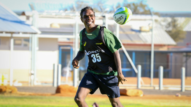 A prison inmate at the Alice Springs Correctional Centre showing his skills.