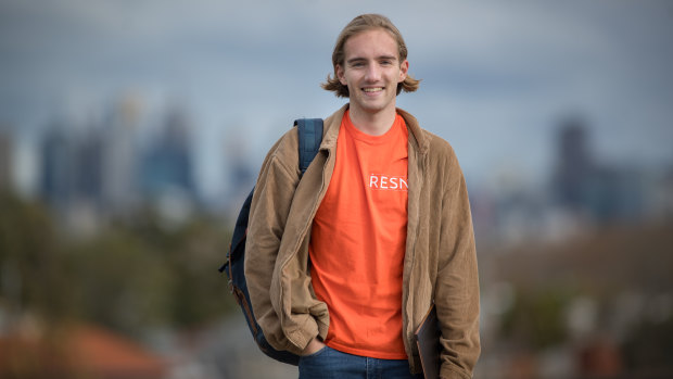 Hamish Webster and a group of his 
friends have founded a free tutoring that aims to close the achievement gap between country and city students