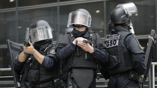 There was a hostage situation at a bank in Le Havre, France on Thursday.