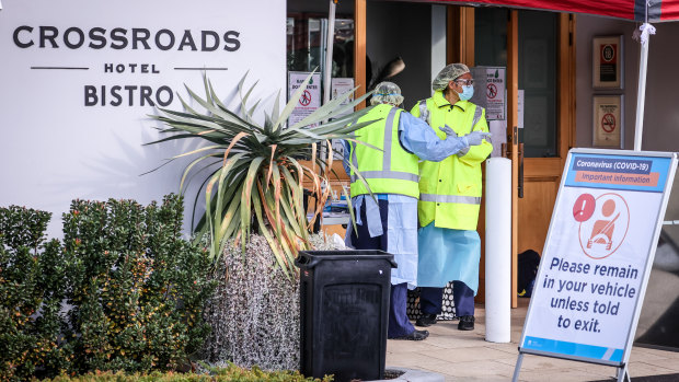 Medical staff at a pop-up COVID-19 testing clinic in Casula in NSW, where the local Crossroads Hotel is now a hotspot.