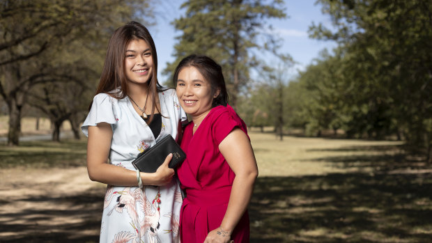 Pavana Suwanmuk and her mother Sasinipa en route to Government House on Friday.