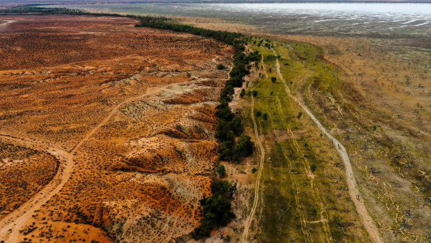 The longest river system in Australia is on course for "collapse", the NSW's Natural Resources Commissioner warns in a new report.