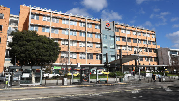 The Alfred hospital has agreed to temporarily allow staff in COVID-19 wards to wear N95 masks.