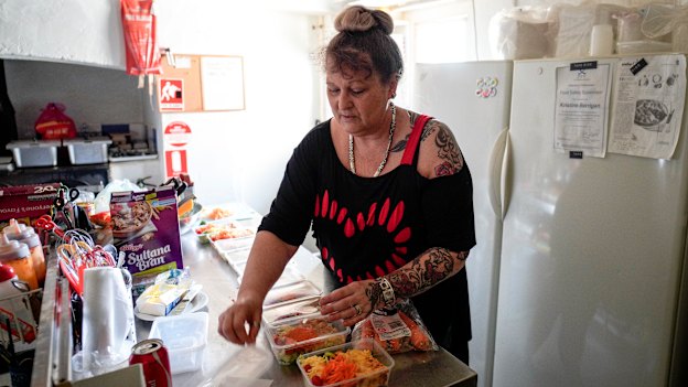 Kris Mackay, owner of the Tooma Inn preparing lunch for the volunteers. 
