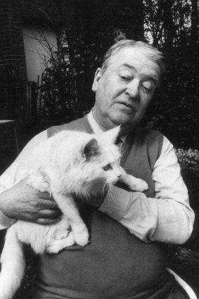 Kingsley Amis was happy to pick up his cat, but not his son Martin's novels.