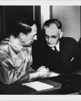 Prime Minister John Curtin and US General Douglas MacArthur.