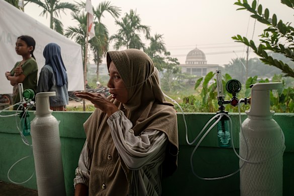 A resident receiving oxygen at an emergency health service centre this month.
