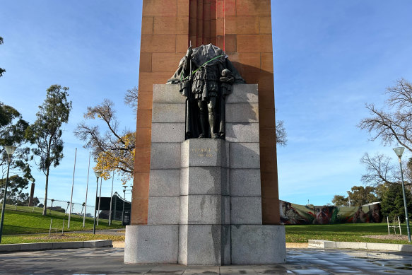 The damaged statue.