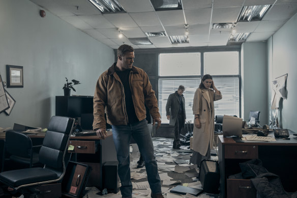 Alan Ritchson, Shaun Sipos, and Serinda Swan in Reacher.