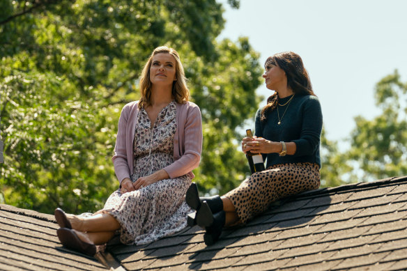 Hannah (Missi Pyle) and Shira (Constance Zimmer) rekindle their high-school romance in <i>Harlan Coben’s Shelter</i>.